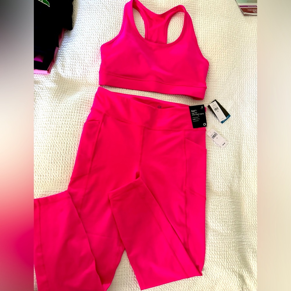 Gap Fit pink leggings and sports bra size Medium NWT